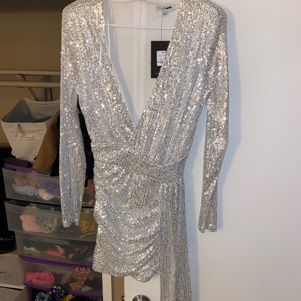 Sequin dress, fashion nova, size small, never worn